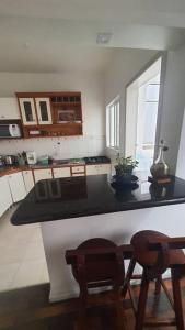 Apartamento com espaço para home Office no Menino Deus ao lado do shopping Praia de Belas