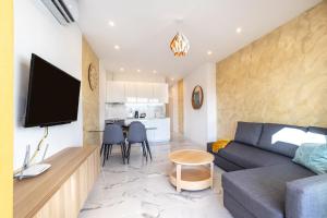 Golden Orlando Sunny Terrace Home by Love