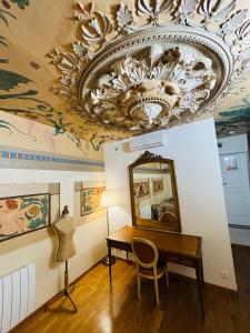 Appartements EXCEPTIONNEL !!! VENEZ SEJOURNER DANS LES 3 SUITES D'UN AUTHENTIQUE ANCIEN PALACE DE LA 
