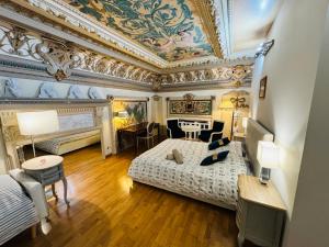 EXCEPTIONNEL !!! VENEZ SEJOURNER DANS LES 3 SUITES DUN AUTHENTIQUE ANCIEN PALACE DE LA "BELLE EPOQUE" de 1874 !!! UNIQUE !!!