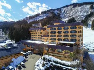 湯沢グランドホテル (Yuzawa Grand Hotel)
