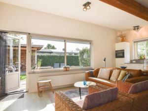 Holiday Home near Beach with Garden