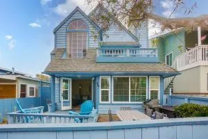 Ormond Beach Oasis - Large Private Patio, WasherDryer, Pet Friendly & Steps2Sand! - Mission Beach