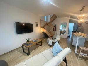 Villa Contemporaine Près de la Plage avec Jardin, Terrasse et Wifi - FR-1-22-359