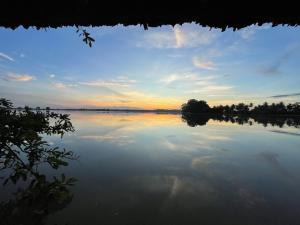 Aji fruit farm cottage peaceful lakeside farm stay with sunrise views 03