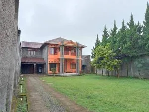 Rumah Villa untuk liburan keluarga besar - Padasul