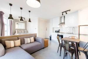 Seaside Gem Table Mountain Views