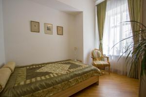 Historic Central Apartment