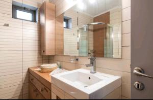 Ταξιδιώτες Travellers