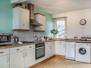 3 Bed in Brixham BX069