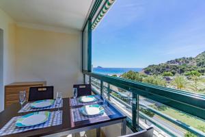 Beautiful flat in the building Balcon del Mar, on the first line of La Cala beach, pool and garage