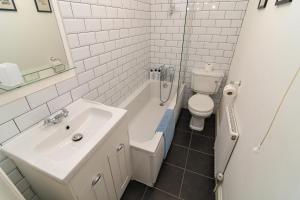 Light and airy 1 bedroom flat 700m from the Beach