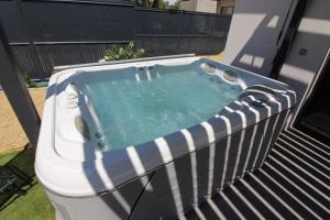Maisons de vacances Pause spa sur la route du Ventoux adults only : photos des chambres