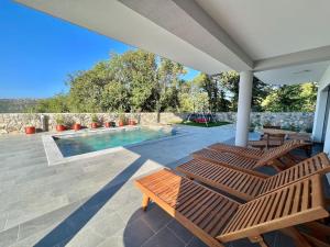 Large holiday house with swimming pool and terrace 