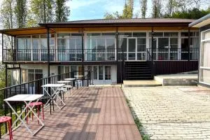 U Valery - Nizhneye Armyanskoye Ushchelʼye