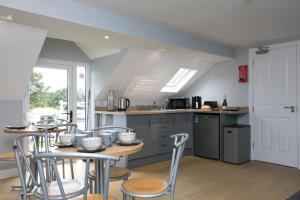 Modern en-suite room in country PubRestaurant 1 - Pass the Keys