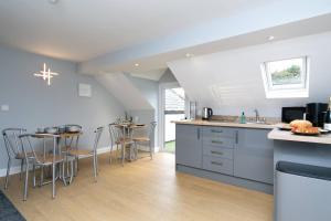 Modern en-suite room in country PubRestaurant 1 - Pass the Keys