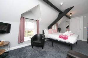 Modern en-suite room in country PubRestaurant 2 - Pass the Keys