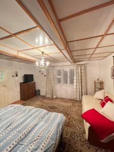 Chalúpka pod lipami