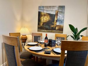 Fallow Cottage, 3 Bedrooms, Woodburner - Heart of Stamford by Belmont Places