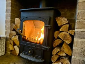 Fallow Cottage, 3 Bedrooms, Woodburner - Heart of Stamford by Belmont Places