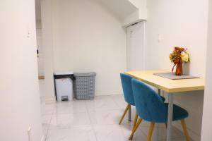 Pristine 3 Beds 2 Washroom Guest Suite