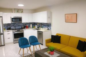 Pristine 3 Beds 2 Washroom Guest Suite