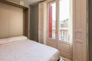 LA LATINA - PLAZA MAYOR - CENTRAL - MONTHS TOO - TEMPORADA Only workers, students, or for health reasons