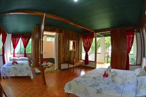 Poor Mans Paradise Lodge