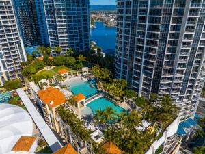 Chevron Big Family 3BRM, 3 Pools, Gym, Sauna, Spa.