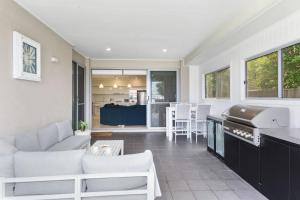 Coastal Palms Escape - Your Ideal Family Getaway