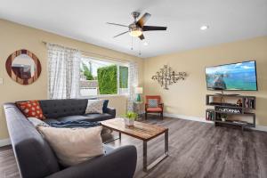 Dog Friendly Home Near the Beach with Grill, Fire Pit, Enclosed Backyard