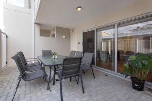 Suburban Living - 2 bedroom apartment Victoria Park