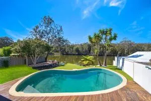 Easygoing Poolside Relaxation on Wyong River - Chittaway Point