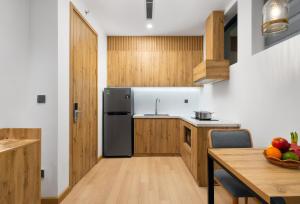 The Galaxy Home Doi Can Hotel and Apartment