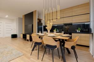 Spacious Apartment in Warsaw with Balcony and Parking by Renters