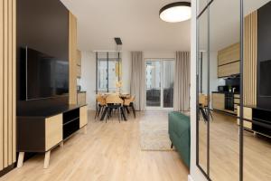 Spacious Apartment in Warsaw with Balcony and Parking by Renters