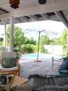 Lush Spacious Family Home between Beach & Town