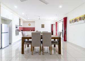 Executive Suite with Pool & Gym, 2 car parks