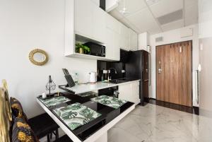 Wola Chic Luxury Studio by BookingHost