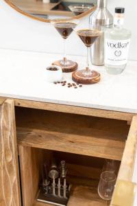 The Elements l Air l 4 Stunning Apartments each with Private Outdoor Dining l Walk to the Beach l Event Friendly l Wifi l Netflix l Outdoor Shower l Communal BBQ Pavilion and Lawn Area l