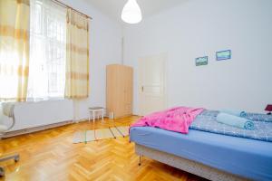 Kelvins V District 2BR Urban Haven by NW