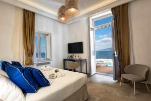 GOCCE VILLAS - Villa Degli Dei Waterfront Villa