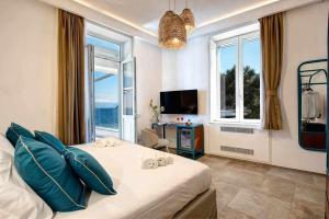 GOCCE VILLAS - Villa Degli Dei Waterfront Villa