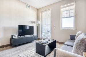 Burlingame 1br w wd gym roof nr Caltrain SFO-1155