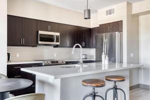 Burlingame 1br w wd gym roof nr Caltrain SFO-1155