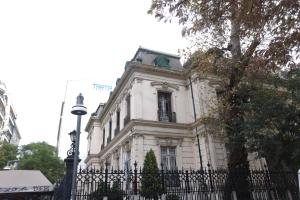 Zenou 24 Downtown Apartment