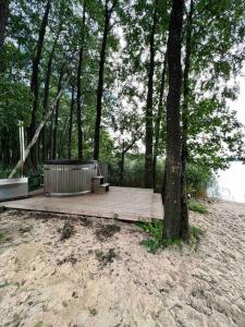 Kaimukas - namelis prie ežero keturiems