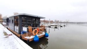 Houseboat Water Boy apartament pływający dom na wodzie łódź