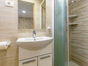 Holiday Home Superior-5 by Interhome